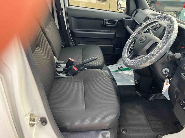 ハイゼットカーゴデラックス　ＥＴＣ車載器　キーレスエントリー保証　新車保証・まごころ保証　１年間・走行距離無制限付き　キーレスエントリー　ＥＴＣ車載器　ＡＭ／ＦＭラジオ　リヤベンチシート　前席パワーウインドウ　オートライト（東京都）の中古車