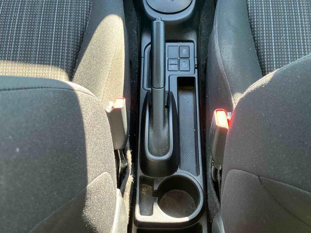 ヴィッツハイブリッドＦ　ナビゲーション　ＥＴＣ車載器　ドラレコまごころ保証　１年間・走行距離無制限付き　ナビゲーション　ＥＴＣ車載器　ドライブレコーダー　パワーウインドウ　ＬＥＤヘッドランプ　キーレスエントリー　運転席シートリフター（東京都）の中古車