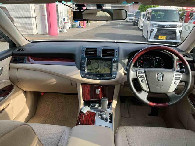 クラウンロイヤルサルーン　ナビゲーション　ＥＴＣ車載器まごころ保証　１年間・走行距離無制限付き　ナビゲーション　ＥＴＣ車載器　オートクルーズコントロール　パワーウインドウ　キーフリーシステム（東京都）の中古車