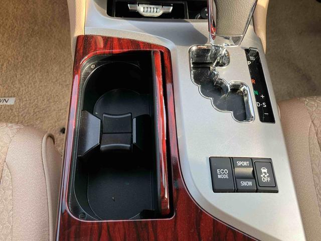 クラウンロイヤルサルーン　ナビゲーション　ＥＴＣ車載器まごころ保証　１年間・走行距離無制限付き　ナビゲーション　ＥＴＣ車載器　オートクルーズコントロール　パワーウインドウ　キーフリーシステム（東京都）の中古車
