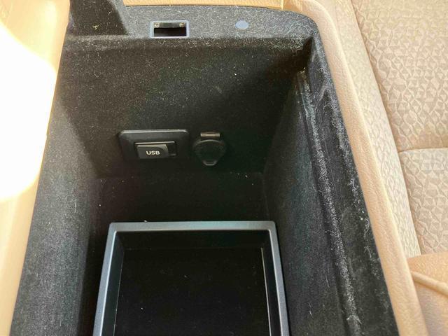 クラウンロイヤルサルーン　ナビゲーション　ＥＴＣ車載器まごころ保証　１年間・走行距離無制限付き　ナビゲーション　ＥＴＣ車載器　オートクルーズコントロール　パワーウインドウ　キーフリーシステム（東京都）の中古車