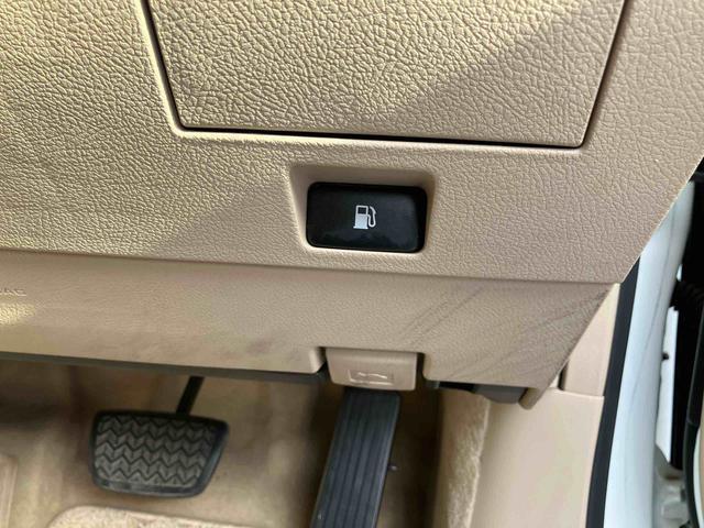 クラウンロイヤルサルーン　ナビゲーション　ＥＴＣ車載器まごころ保証　１年間・走行距離無制限付き　ナビゲーション　ＥＴＣ車載器　オートクルーズコントロール　パワーウインドウ　キーフリーシステム（東京都）の中古車