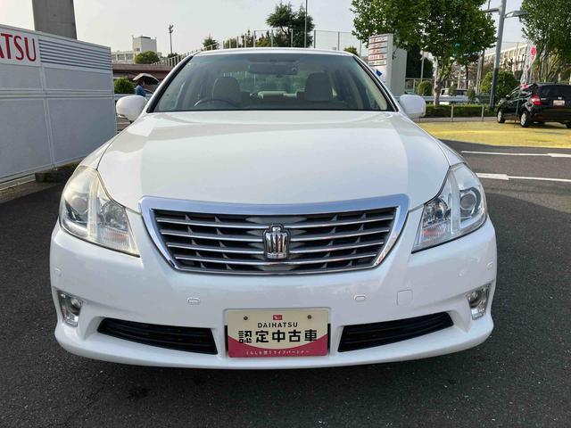 クラウンロイヤルサルーン　ナビゲーション　ＥＴＣ車載器まごころ保証　１年間・走行距離無制限付き　ナビゲーション　ＥＴＣ車載器　オートクルーズコントロール　パワーウインドウ　キーフリーシステム（東京都）の中古車