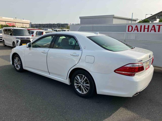 クラウンロイヤルサルーン　ナビゲーション　ＥＴＣ車載器まごころ保証　１年間・走行距離無制限付き　ナビゲーション　ＥＴＣ車載器　オートクルーズコントロール　パワーウインドウ　キーフリーシステム（東京都）の中古車