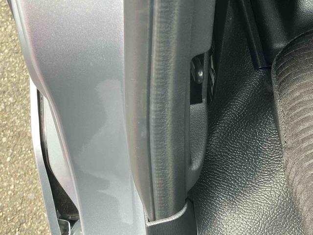 ハイゼットカーゴデラックス　前席パワーウインドウ　リヤベンチシート保証１年間距離無制限付き　前席パワーウインドウ　アイドリングストップ　キーレスエントリー　リヤベンチシート　コーナーセンサー　エアコン　オーバーヘッドシェルフ　誤発進抑制制御機能（東京都）の中古車