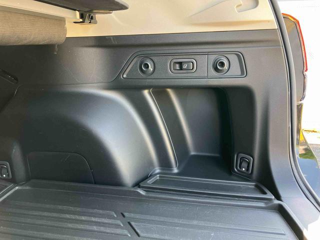 フォレスタープレミアム　ナビゲーション　ＥＴＣ車載器　キーフリーシステム保証１年間距離無制限付き　ナビゲーション　ＥＴＣ車載器　キーフリーシステム　シートリフター　シートヒーター　ＬＥＤヘッドランプ　ドライブレコーダー　全方位カメラ（東京都）の中古車
