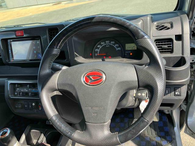 ハイゼットトラックジャンボ　４ＷＤ　５速マニュアル　パワーウインドウまごころ保証　１年間・走行距離無制限付き　４ＷＤ　５速マニュアル車　パワーウインドウ　キーレスエントリー　大型荷台作業灯　ディスプレイオーディオ　ＵＳＢ電源ソケット（東京都）の中古車