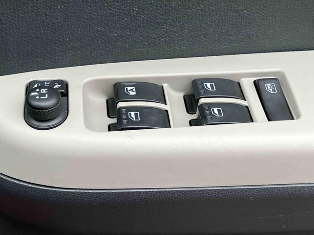 パッソモーダ　Ｓ　ナビゲーション　ＬＥＤヘッドランプまごころ保証　１年間・走行距離無制限付き　ナビゲーション　ＬＥＤヘッドランプ　パワーウインドウ　オート格納ドアミラー　キーフリーシステム　オートエアコン　運転席シートリフター（東京都）の中古車