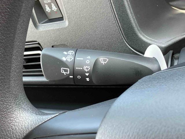 ハイゼットカーゴデラックス　電動格納ドアミラー　パワーウインドウ保証１年間距離無制限付き　電動格納ドアミラー　キーレスエントリー　オーバーヘッドシェルフ　エアコン　前席パワーウインドウ　リヤベンチシート（東京都）の中古車