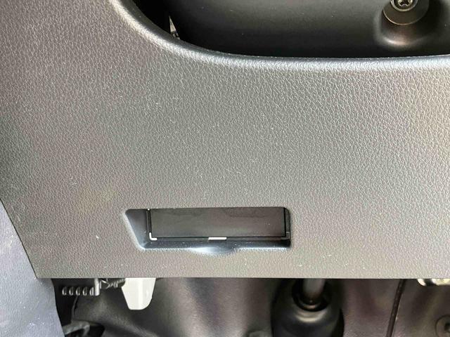 ハイゼットカーゴデラックス　電動格納ドアミラー　パワーウインドウ保証１年間距離無制限付き　電動格納ドアミラー　キーレスエントリー　オーバーヘッドシェルフ　エアコン　前席パワーウインドウ　リヤベンチシート（東京都）の中古車