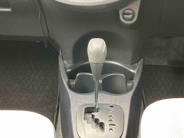 ヴィッツＦ　ナビゲーション　ＥＴＣ車載器　電動格納ドアミラー保証１年間距離無制限付き　ナビゲーション　ＥＴＣ車載器　運転席シートリフター　電動格納ドアミラー　パワーウインドウ　キーフリーシステム（東京都）の中古車
