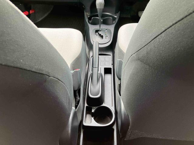 ヴィッツＦ　ナビゲーション　ＥＴＣ車載器　電動格納ドアミラー保証１年間距離無制限付き　ナビゲーション　ＥＴＣ車載器　運転席シートリフター　電動格納ドアミラー　パワーウインドウ　キーフリーシステム（東京都）の中古車