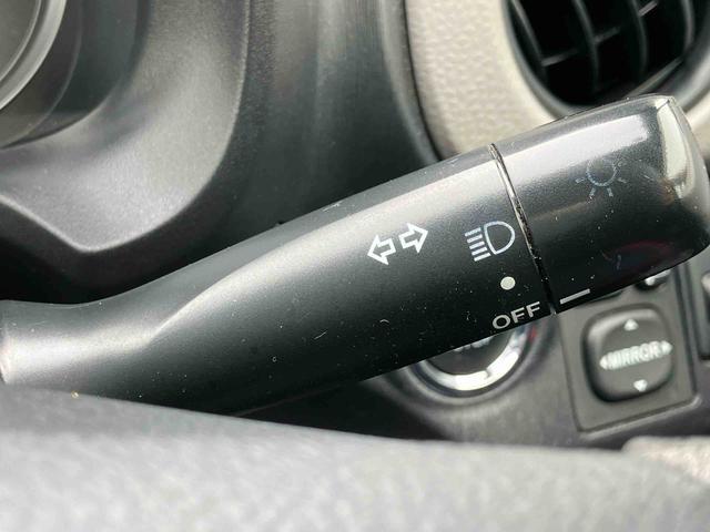 ヴィッツＦ　ナビゲーション　ＥＴＣ車載器　電動格納ドアミラー保証１年間距離無制限付き　ナビゲーション　ＥＴＣ車載器　運転席シートリフター　電動格納ドアミラー　パワーウインドウ　キーフリーシステム（東京都）の中古車
