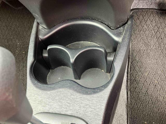 ヴィッツＦ　ナビゲーション　ＥＴＣ車載器　電動格納ドアミラー保証１年間距離無制限付き　ナビゲーション　ＥＴＣ車載器　運転席シートリフター　電動格納ドアミラー　パワーウインドウ　キーフリーシステム（東京都）の中古車