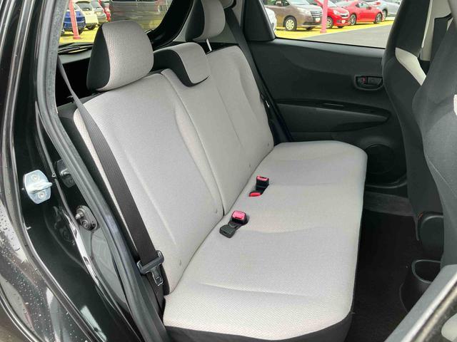 ヴィッツＦ　ナビゲーション　ＥＴＣ車載器　電動格納ドアミラー保証１年間距離無制限付き　ナビゲーション　ＥＴＣ車載器　運転席シートリフター　電動格納ドアミラー　パワーウインドウ　キーフリーシステム（東京都）の中古車