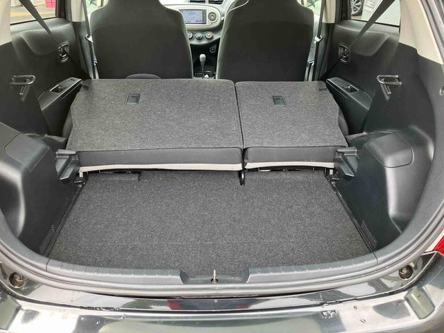 ヴィッツＦ　ナビゲーション　ＥＴＣ車載器　電動格納ドアミラー保証１年間距離無制限付き　ナビゲーション　ＥＴＣ車載器　運転席シートリフター　電動格納ドアミラー　パワーウインドウ　キーフリーシステム（東京都）の中古車
