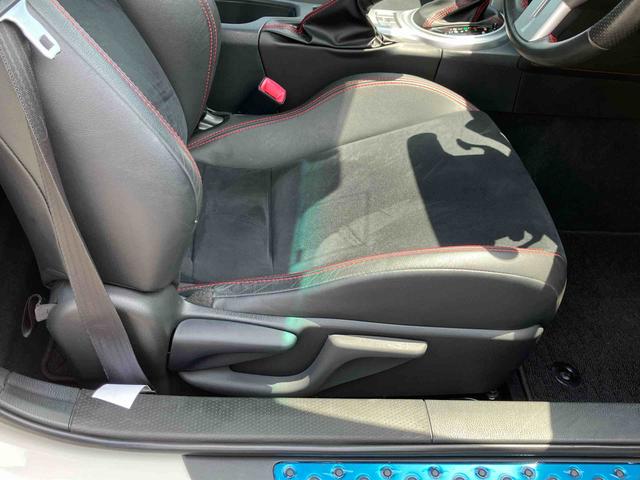 ８６ＧＴリミテッド　純正ナビ　ＥＴＣ車載器　キーフリーまごころ保証　１年間・走行距離無制限付き　純正ナビ　ＥＴＣ車載器　キーフリーシステム　シートヒーター　オートライト　オートクルーズコントロール　運転席シートリフター（東京都）の中古車