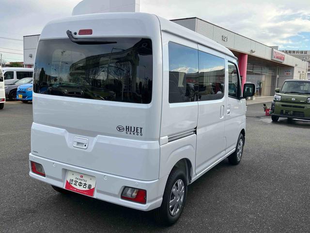 ハイゼットカーゴクルーズ 届け出済み未使用車 キーフリーシステムFR専用CVT 電動格納式ミラー LEDヘッドランプ&LEDフォグランプ オーバーヘッドコンソール 6コーナーセンサー キーフリーシステム&プッシュボタンスタート LED大型荷室灯 12インチタイヤ(東京都)の中古車