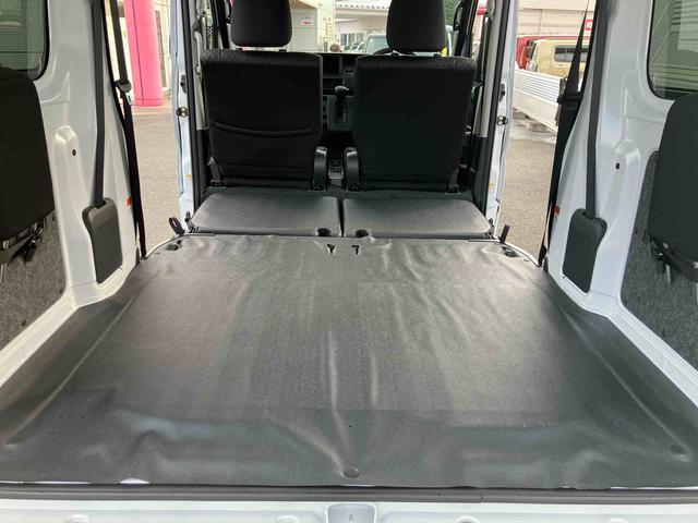 ハイゼットカーゴクルーズ 届け出済み未使用車 キーフリーシステムFR専用CVT 電動格納式ミラー LEDヘッドランプ&LEDフォグランプ オーバーヘッドコンソール 6コーナーセンサー キーフリーシステム&プッシュボタンスタート LED大型荷室灯 12インチタイヤ(東京都)の中古車