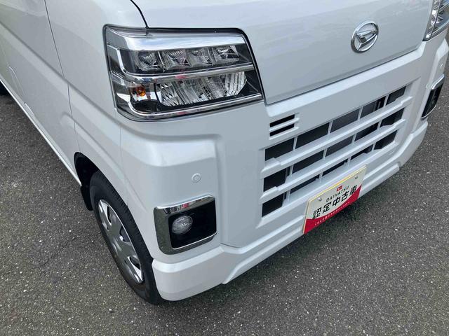 ハイゼットカーゴクルーズ 届け出済み未使用車 キーフリーシステムFR専用CVT 電動格納式ミラー LEDヘッドランプ&LEDフォグランプ オーバーヘッドコンソール 6コーナーセンサー キーフリーシステム&プッシュボタンスタート LED大型荷室灯 12インチタイヤ(東京都)の中古車