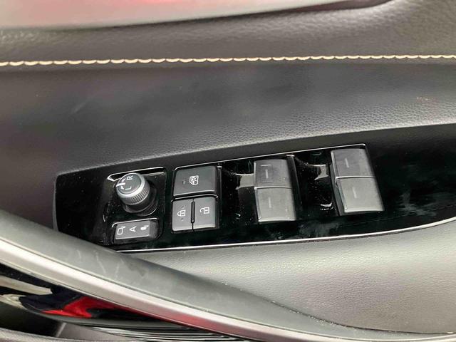 カローラツーリングハイブリッド　ダブルバイビー保証　まごころ保証　１年間・走行距離無制限付き（東京都）の中古車