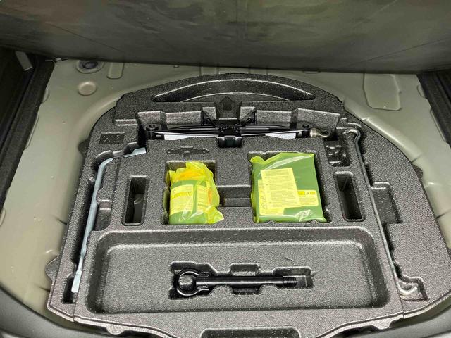 カローラツーリングハイブリッド　ダブルバイビー保証　まごころ保証　１年間・走行距離無制限付き（東京都）の中古車