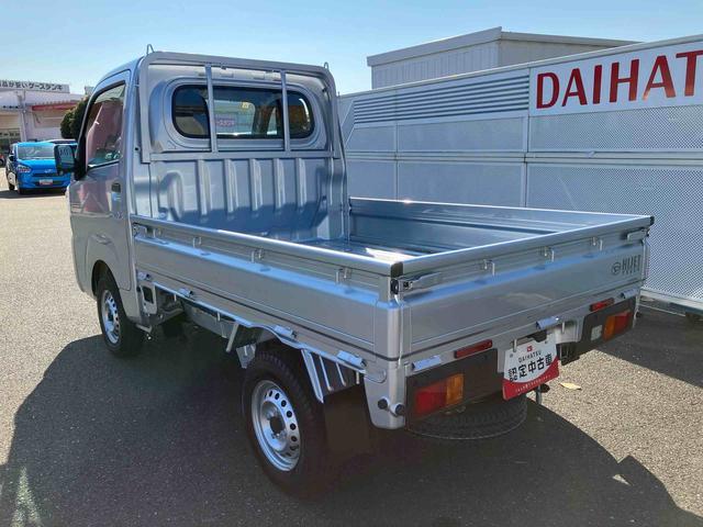 ハイゼットトラックスタンダード車検整備２年付き　ＦＲ専用ＣＶＴ　パートタイム４輪駆動　マルチリフレクターヘッドランプ　ＡＭ／ＦＭ付きラジオ　６コーナーセンサー　三方開き　荷台フロア長２０３０ｍｍ　荷台幅１４１０ｍｍ　オートライト（東京都）の中古車