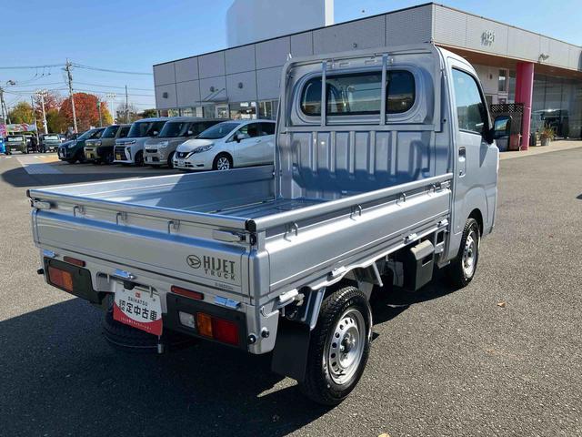 ハイゼットトラックスタンダード車検整備２年付き　ＦＲ専用ＣＶＴ　パートタイム４輪駆動　マルチリフレクターヘッドランプ　ＡＭ／ＦＭ付きラジオ　６コーナーセンサー　三方開き　荷台フロア長２０３０ｍｍ　荷台幅１４１０ｍｍ　オートライト（東京都）の中古車