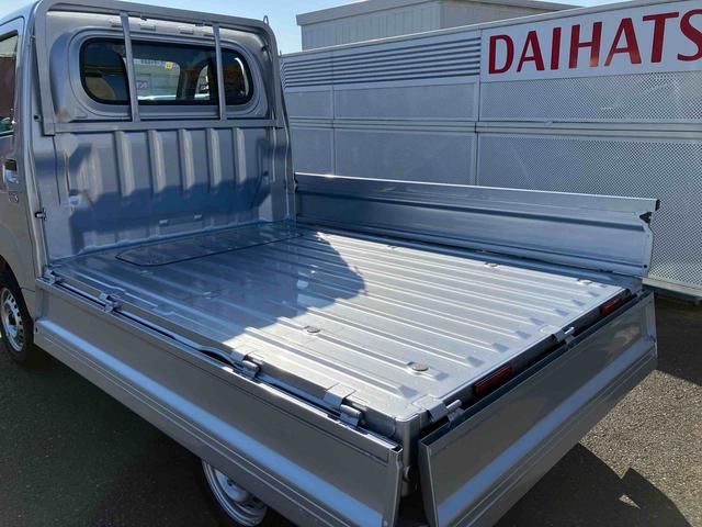 ハイゼットトラックスタンダード車検整備２年付き　ＦＲ専用ＣＶＴ　パートタイム４輪駆動　マルチリフレクターヘッドランプ　ＡＭ／ＦＭ付きラジオ　６コーナーセンサー　三方開き　荷台フロア長２０３０ｍｍ　荷台幅１４１０ｍｍ　オートライト（東京都）の中古車