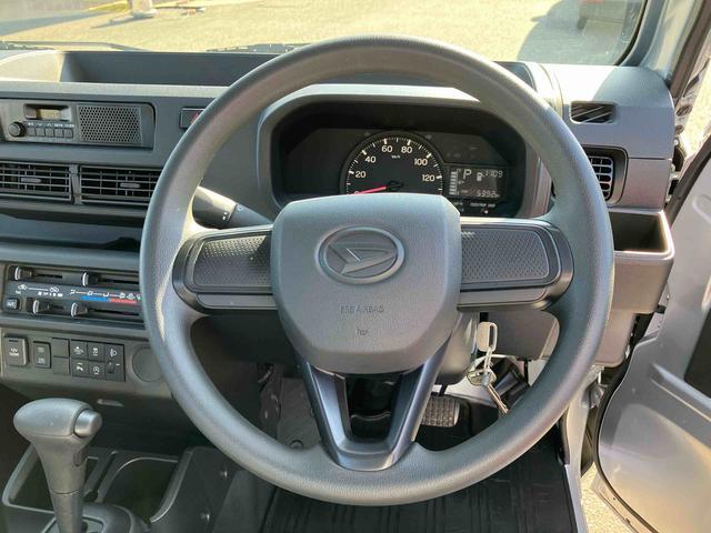 ハイゼットトラックスタンダード車検整備２年付き　ＦＲ専用ＣＶＴ　パートタイム４輪駆動　マルチリフレクターヘッドランプ　ＡＭ／ＦＭ付きラジオ　６コーナーセンサー　三方開き　荷台フロア長２０３０ｍｍ　荷台幅１４１０ｍｍ　オートライト（東京都）の中古車