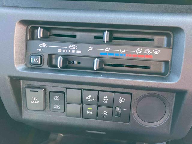 ハイゼットトラックスタンダード車検整備２年付き　ＦＲ専用ＣＶＴ　パートタイム４輪駆動　マルチリフレクターヘッドランプ　ＡＭ／ＦＭ付きラジオ　６コーナーセンサー　三方開き　荷台フロア長２０３０ｍｍ　荷台幅１４１０ｍｍ　オートライト（東京都）の中古車