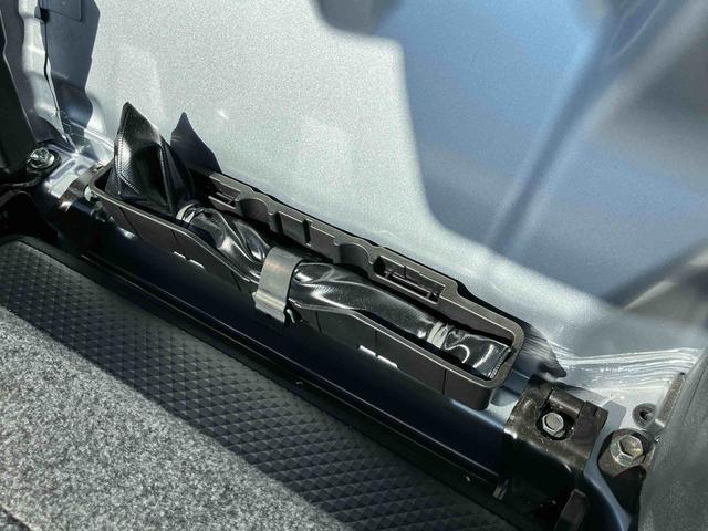 ハイゼットトラックスタンダード車検整備２年付き　ＦＲ専用ＣＶＴ　パートタイム４輪駆動　マルチリフレクターヘッドランプ　ＡＭ／ＦＭ付きラジオ　６コーナーセンサー　三方開き　荷台フロア長２０３０ｍｍ　荷台幅１４１０ｍｍ　オートライト（東京都）の中古車