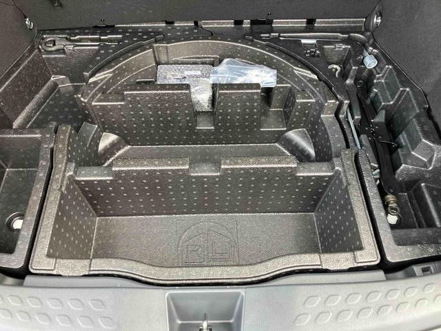 C−HRG LEDエディション保証 まごころ保証 1年間・走行距離無制限付き・ナビ・バックカメラ・ETC装備・LEDヘッドライト装備・アルミホイール付き(東京都)の中古車