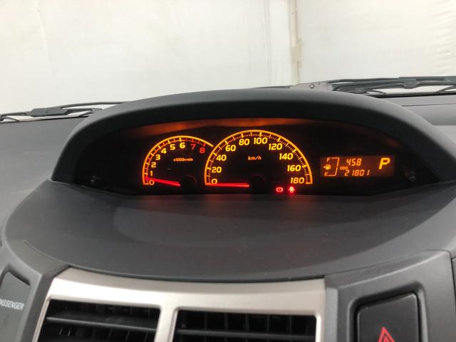 ヴィッツＵ　車検整備付／走行距離２１８０１キロ／ＣＤオーディオ１年保証距離無制限　走行距離２１８０１キロ　車検整備付　ＣＤオーディオ　カーペットマット　オートエアコン　電動格納式ドアミラー　取扱説明書　メンテナンスノート（埼玉県）の中古車