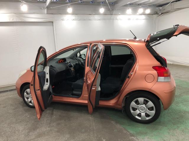 ヴィッツＵ　車検整備付／走行距離２１８０１キロ／ＣＤオーディオ１年保証距離無制限　走行距離２１８０１キロ　車検整備付　ＣＤオーディオ　カーペットマット　オートエアコン　電動格納式ドアミラー　取扱説明書　メンテナンスノート（埼玉県）の中古車
