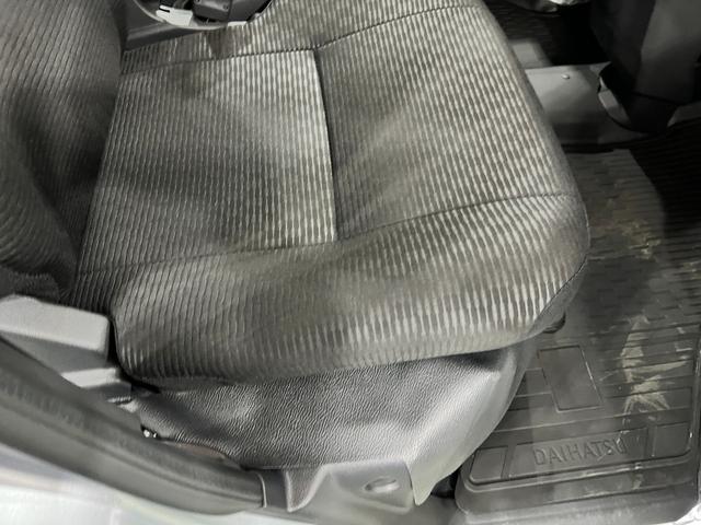 ハイゼットカーゴＤＸ　走行５８２キロ／クリアランスソナー／オートライト一年保証・走行距離無制限　走行５８２キロ　助手席エアバック　オートライト　オートマチックハイビーム　クリアランスソナー　アイドリングストップ（埼玉県）の中古車