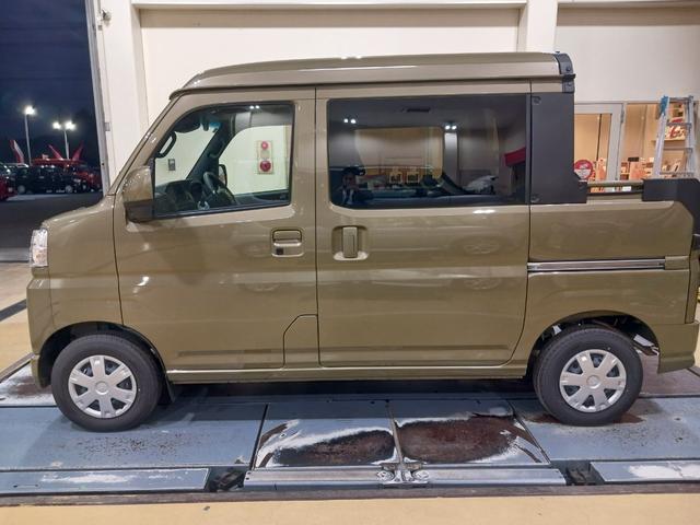 ハイゼットカーゴデッキバンG 走行827キロ/LEDヘッドランプ/マット1年保証距離無制限 走行距離827キロ マット LEDヘッドランプ アイドリングストップ 両側スライドドア 電動格納式ドアミラー(埼玉県)の中古車