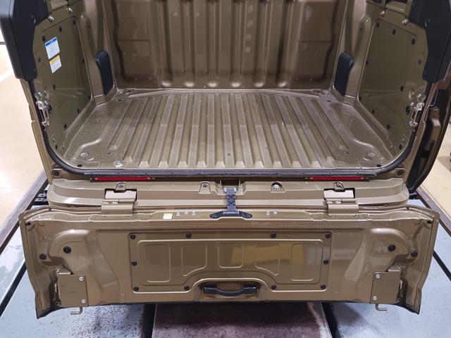 ハイゼットカーゴデッキバンG 走行827キロ/LEDヘッドランプ/マット1年保証距離無制限 走行距離827キロ マット LEDヘッドランプ アイドリングストップ 両側スライドドア 電動格納式ドアミラー(埼玉県)の中古車