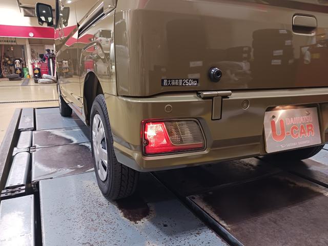 ハイゼットカーゴデッキバンG 走行827キロ/LEDヘッドランプ/マット1年保証距離無制限 走行距離827キロ マット LEDヘッドランプ アイドリングストップ 両側スライドドア 電動格納式ドアミラー(埼玉県)の中古車