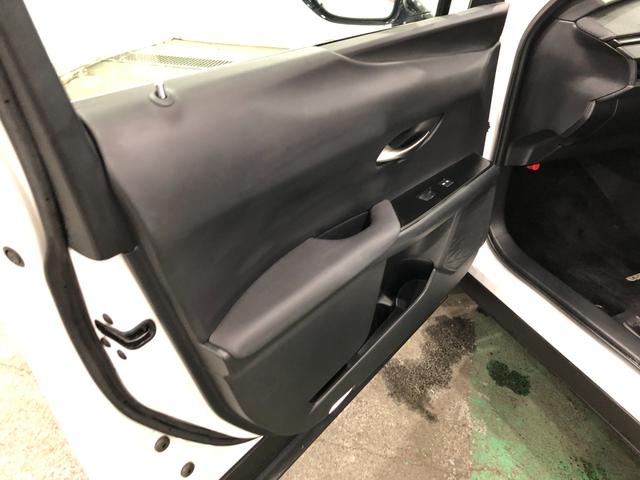 ＵＸＵＸ２５０ｈバージョンＣ　走行１８９８９キロ／ナビ／ドラレコ一年保証・走行距離無制限走行１８９８９キロ　サンルーフ　フルセグナビ　ブルートゥース　全周囲カメラ　ドラレコ　ＥＴＣ　オートライト　ＬＥＤヘッドライト　シートヒーター（埼玉県）の中古車