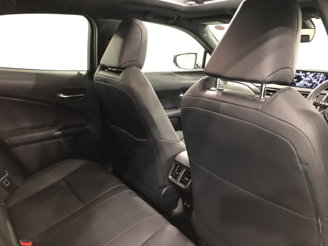 ＵＸＵＸ２５０ｈバージョンＣ　走行１８９８９キロ／ナビ／ドラレコ一年保証・走行距離無制限走行１８９８９キロ　サンルーフ　フルセグナビ　ブルートゥース　全周囲カメラ　ドラレコ　ＥＴＣ　オートライト　ＬＥＤヘッドライト　シートヒーター（埼玉県）の中古車