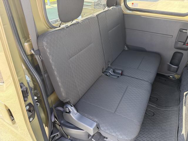 ハイゼットカーゴデッキバンＧ　走行距離３１７７キロ　両側スライドドア１年保証・走行距離無制限　新車保証継承対応　６，８ディスプレイオーディオ　バックカメラ　キーフリーシステム　スマートアシスト　コーナーセンサー　純正ラバーマット　アイドリングストップ（埼玉県）の中古車