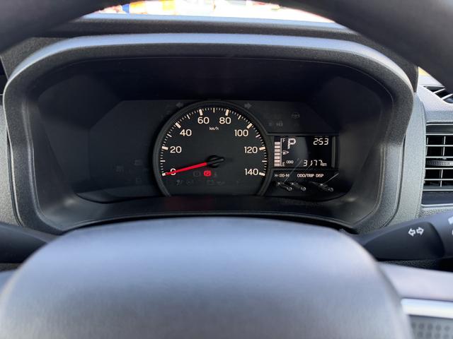 ハイゼットカーゴデッキバンＧ　走行距離３１７７キロ　両側スライドドア１年保証・走行距離無制限　新車保証継承対応　６，８ディスプレイオーディオ　バックカメラ　キーフリーシステム　スマートアシスト　コーナーセンサー　純正ラバーマット　アイドリングストップ（埼玉県）の中古車