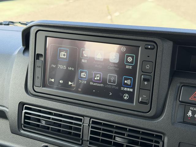 ハイゼットカーゴデッキバンＧ　走行距離３１７７キロ　両側スライドドア１年保証・走行距離無制限　新車保証継承対応　６，８ディスプレイオーディオ　バックカメラ　キーフリーシステム　スマートアシスト　コーナーセンサー　純正ラバーマット　アイドリングストップ（埼玉県）の中古車