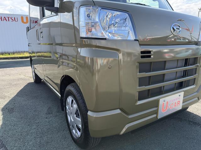 ハイゼットカーゴデッキバンＧ　走行距離３１７７キロ　両側スライドドア１年保証・走行距離無制限　新車保証継承対応　６，８ディスプレイオーディオ　バックカメラ　キーフリーシステム　スマートアシスト　コーナーセンサー　純正ラバーマット　アイドリングストップ（埼玉県）の中古車