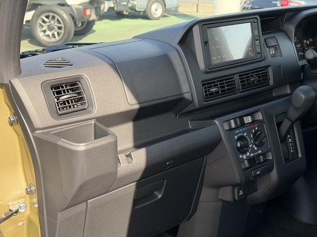 ハイゼットカーゴデッキバンＧ　走行距離３１７７キロ　両側スライドドア１年保証・走行距離無制限　新車保証継承対応　６，８ディスプレイオーディオ　バックカメラ　キーフリーシステム　スマートアシスト　コーナーセンサー　純正ラバーマット　アイドリングストップ（埼玉県）の中古車