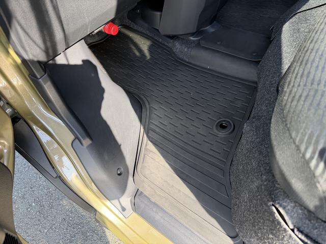 ハイゼットカーゴデッキバンＧ　走行距離３１７７キロ　両側スライドドア１年保証・走行距離無制限　新車保証継承対応　６，８ディスプレイオーディオ　バックカメラ　キーフリーシステム　スマートアシスト　コーナーセンサー　純正ラバーマット　アイドリングストップ（埼玉県）の中古車