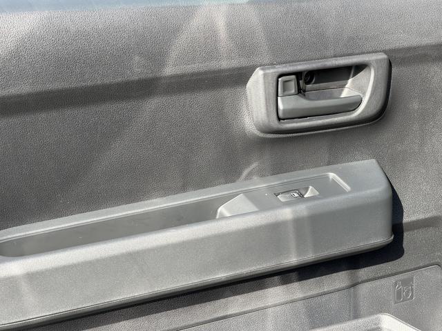 ハイゼットカーゴデッキバンＧ　走行距離３１７７キロ　両側スライドドア１年保証・走行距離無制限　新車保証継承対応　６，８ディスプレイオーディオ　バックカメラ　キーフリーシステム　スマートアシスト　コーナーセンサー　純正ラバーマット　アイドリングストップ（埼玉県）の中古車