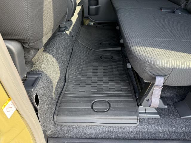 ハイゼットカーゴデッキバンＧ　走行距離３１７７キロ　両側スライドドア１年保証・走行距離無制限　新車保証継承対応　６，８ディスプレイオーディオ　バックカメラ　キーフリーシステム　スマートアシスト　コーナーセンサー　純正ラバーマット　アイドリングストップ（埼玉県）の中古車