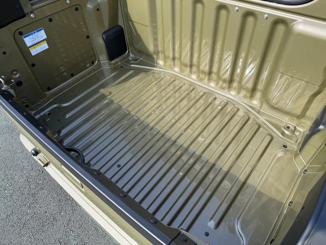 ハイゼットカーゴデッキバンＧ　走行距離３１７７キロ　両側スライドドア１年保証・走行距離無制限　新車保証継承対応　６，８ディスプレイオーディオ　バックカメラ　キーフリーシステム　スマートアシスト　コーナーセンサー　純正ラバーマット　アイドリングストップ（埼玉県）の中古車